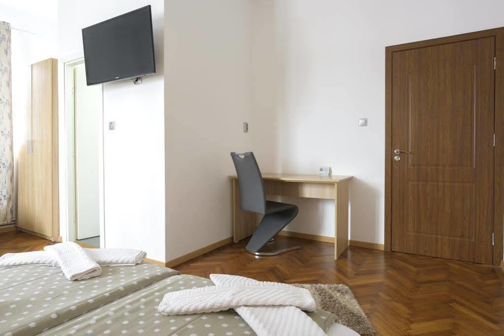 Pension Verona Centru Κλουζ-Ναπόκα Εξωτερικό φωτογραφία